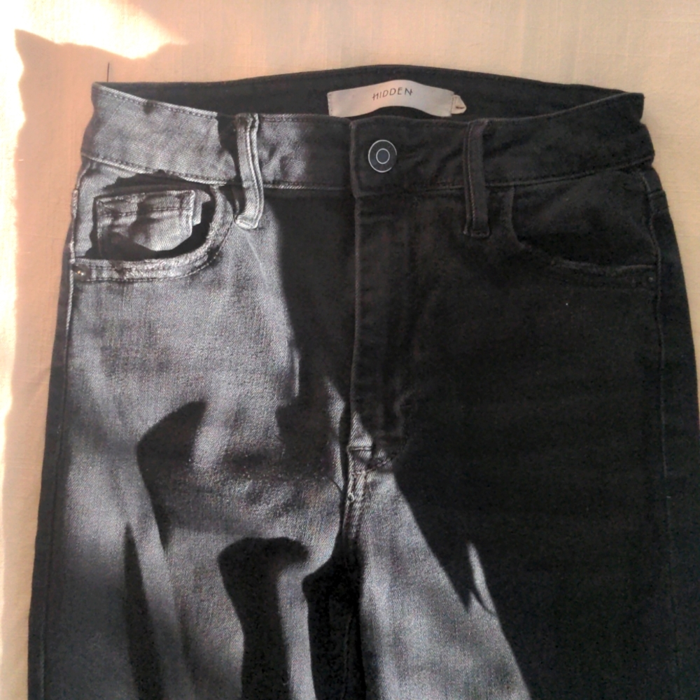 Black distressed skinny jeans
